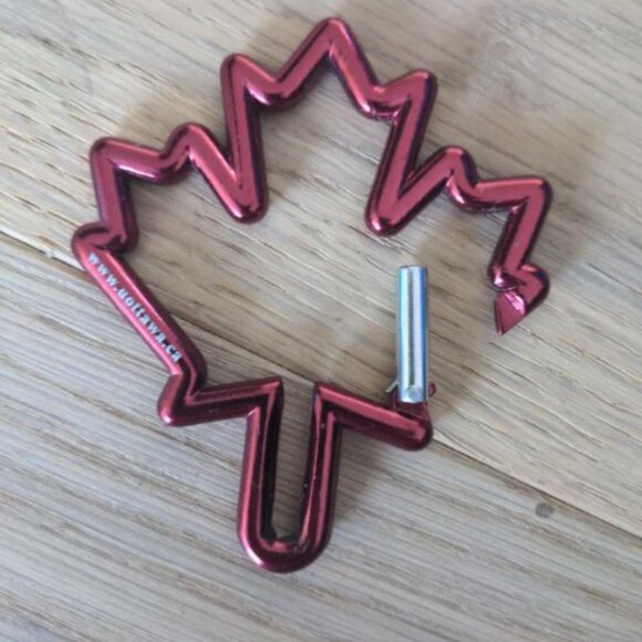 Maple leaf aluminum carabineer keychain bag decor - Picture 2 of 2